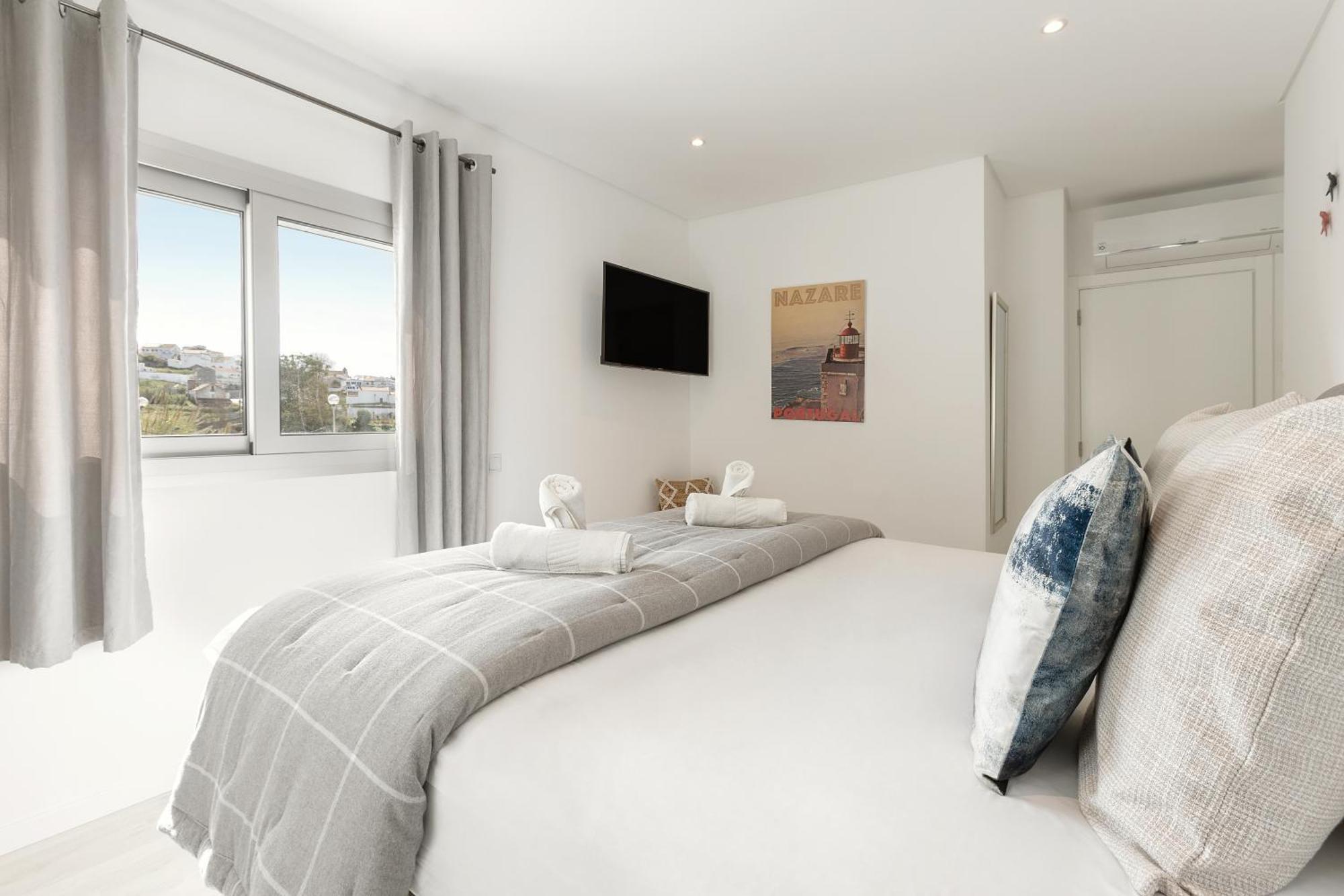 Oceanview Dreamer's Delight Apartment